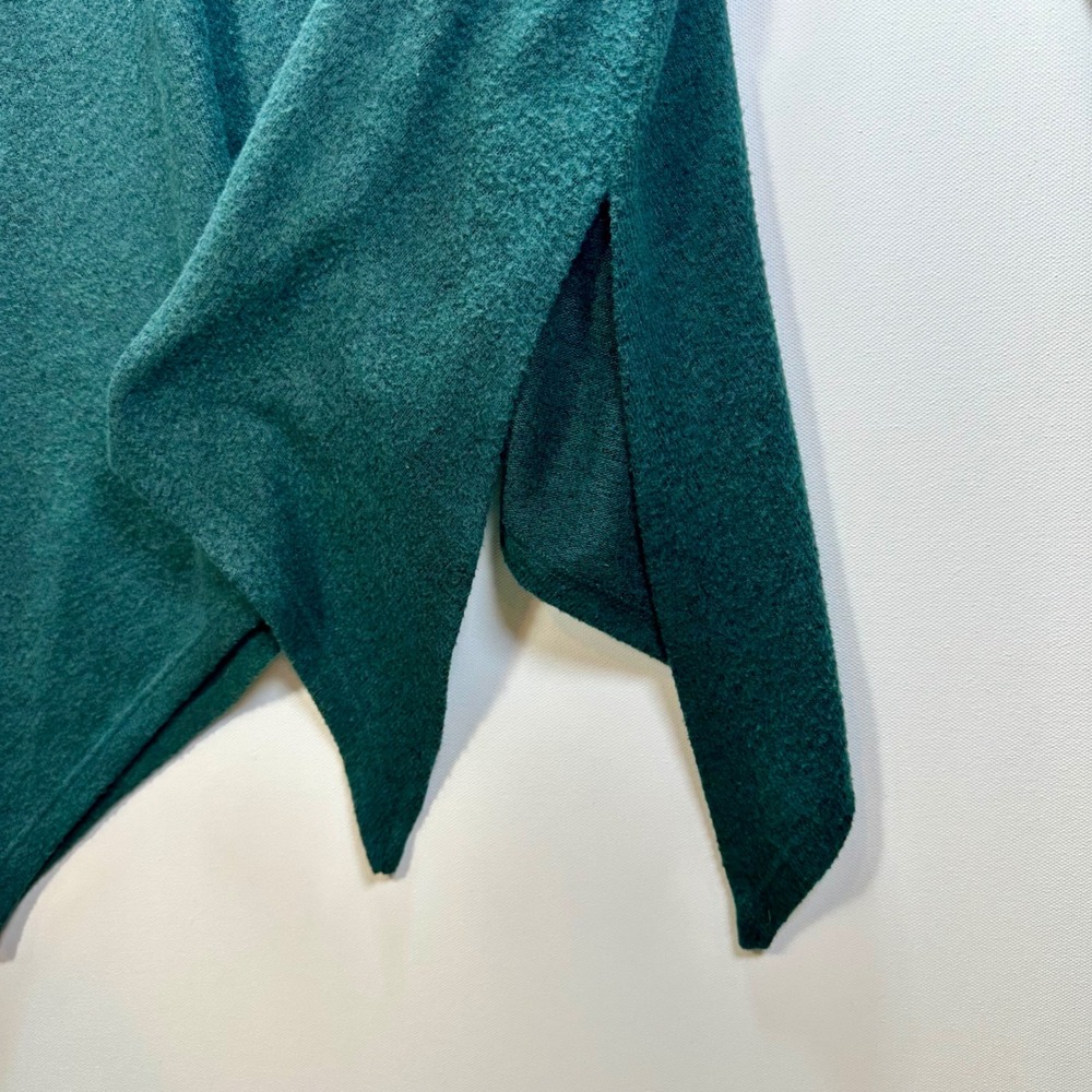 Torrid Super Soft Plush Green Lace Up Back Sharkbite Tunic Top 00 M L - Picture 7 of 10